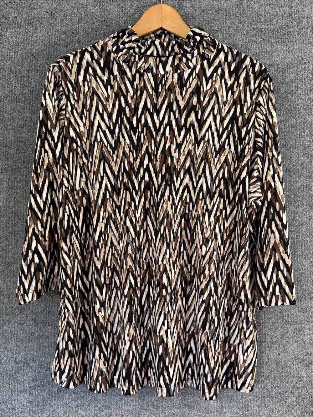 Susan Graver Womens 1X Brown Beige Chevron Print Mock Neck Tunic Top 3/4 Sleeve